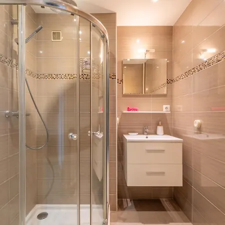 Apartamento Vue Mer, Terrasse, 5 Min Du Centre Antibes