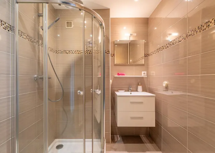 Apartman Vue Mer, Terrasse, 5 Min Du Centre Antibes